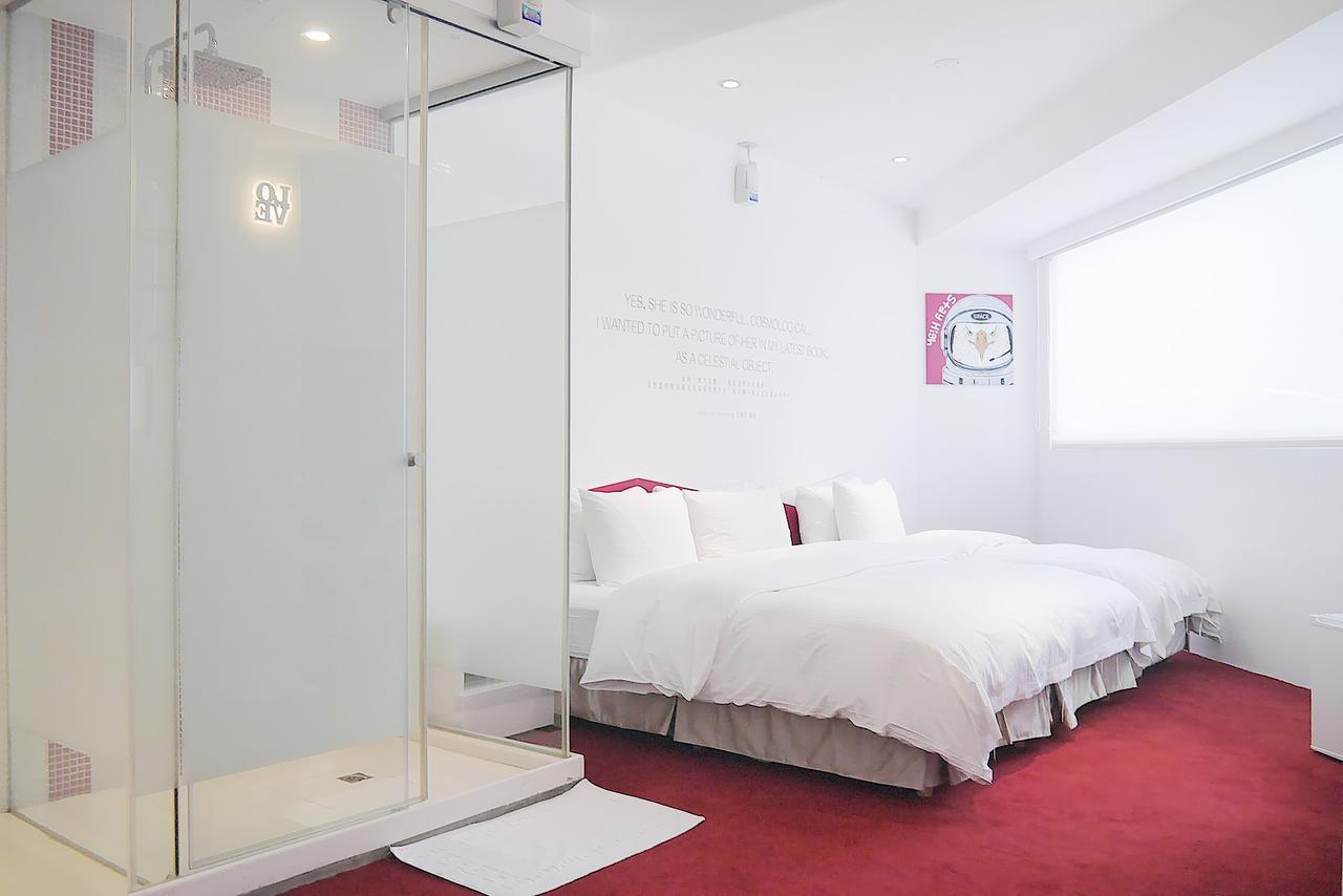 Time Flyer Hotel Taichung Buitenkant foto