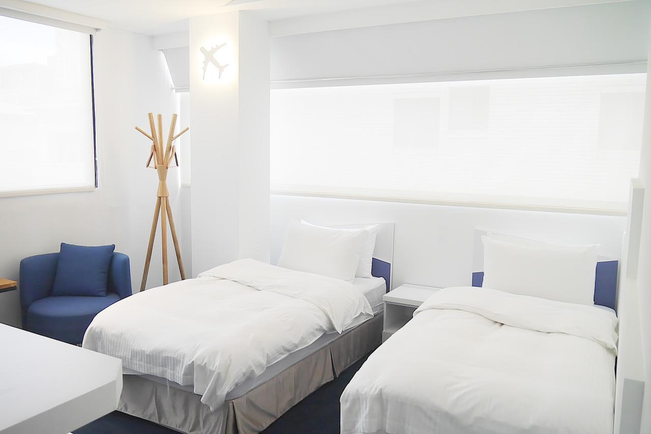 Time Flyer Hotel Taichung Buitenkant foto